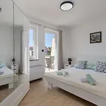 Beachfront Betty - Happy Apartamento *