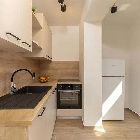 Beachfront Betty - Happy Vrbnik (Primorje-Gorski Kotar)