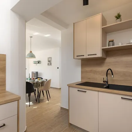 Beachfront Betty - Happy Apartman