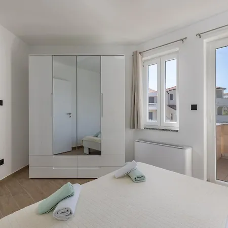 Beachfront Betty - Happy Apartman *