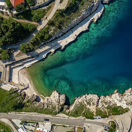 Beachfront Betty - Happy * Vrbnik (Primorje-Gorski Kotar)