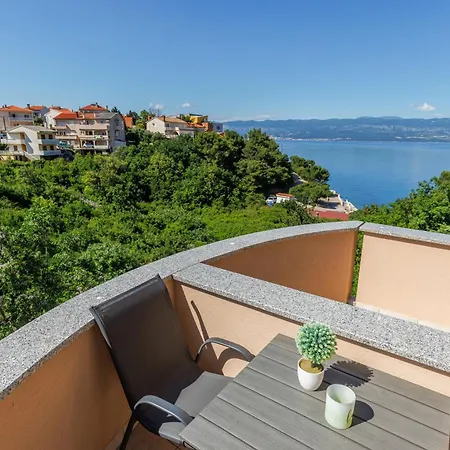 Betty Sea View With Balcony - Happy